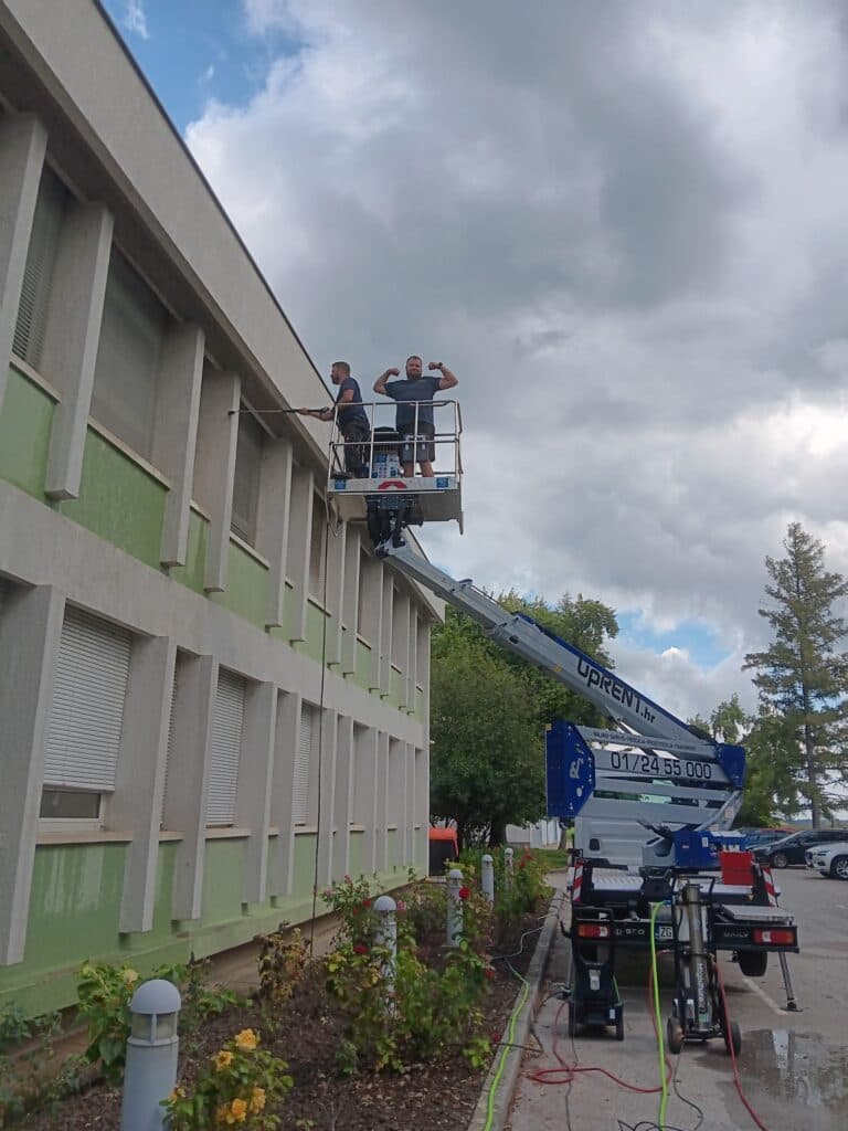 Staklena fasada prije i poslije čišćenja - prije